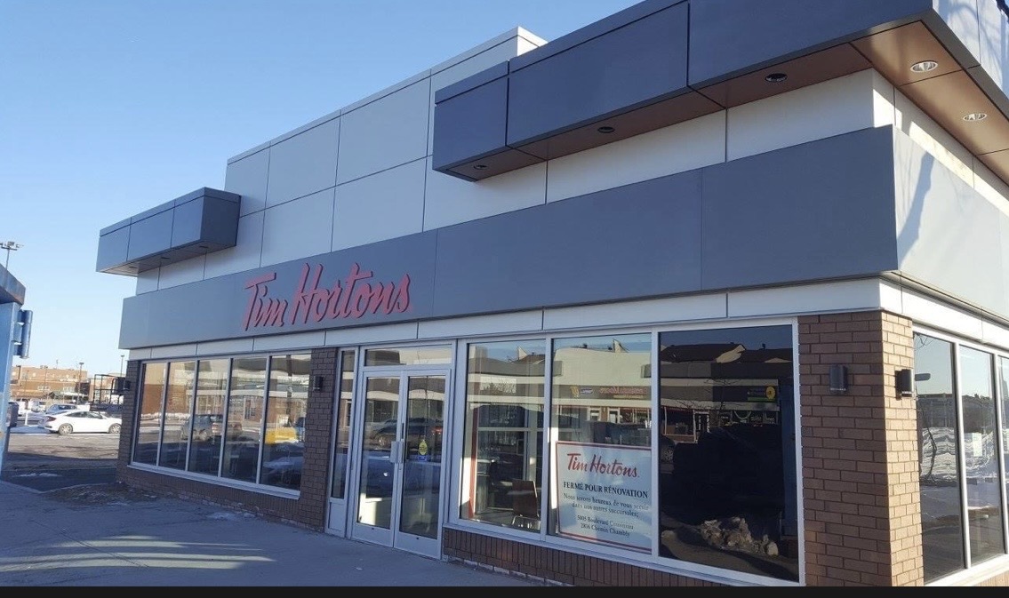 Rénovation commerciale Tim Hortons par Construction Doumbek