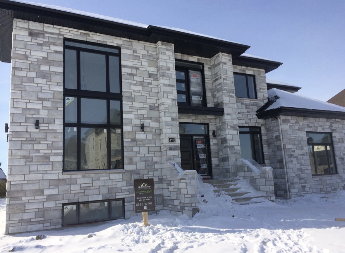 Maison résidentielle en pierre réalisée par Construction Doumbek